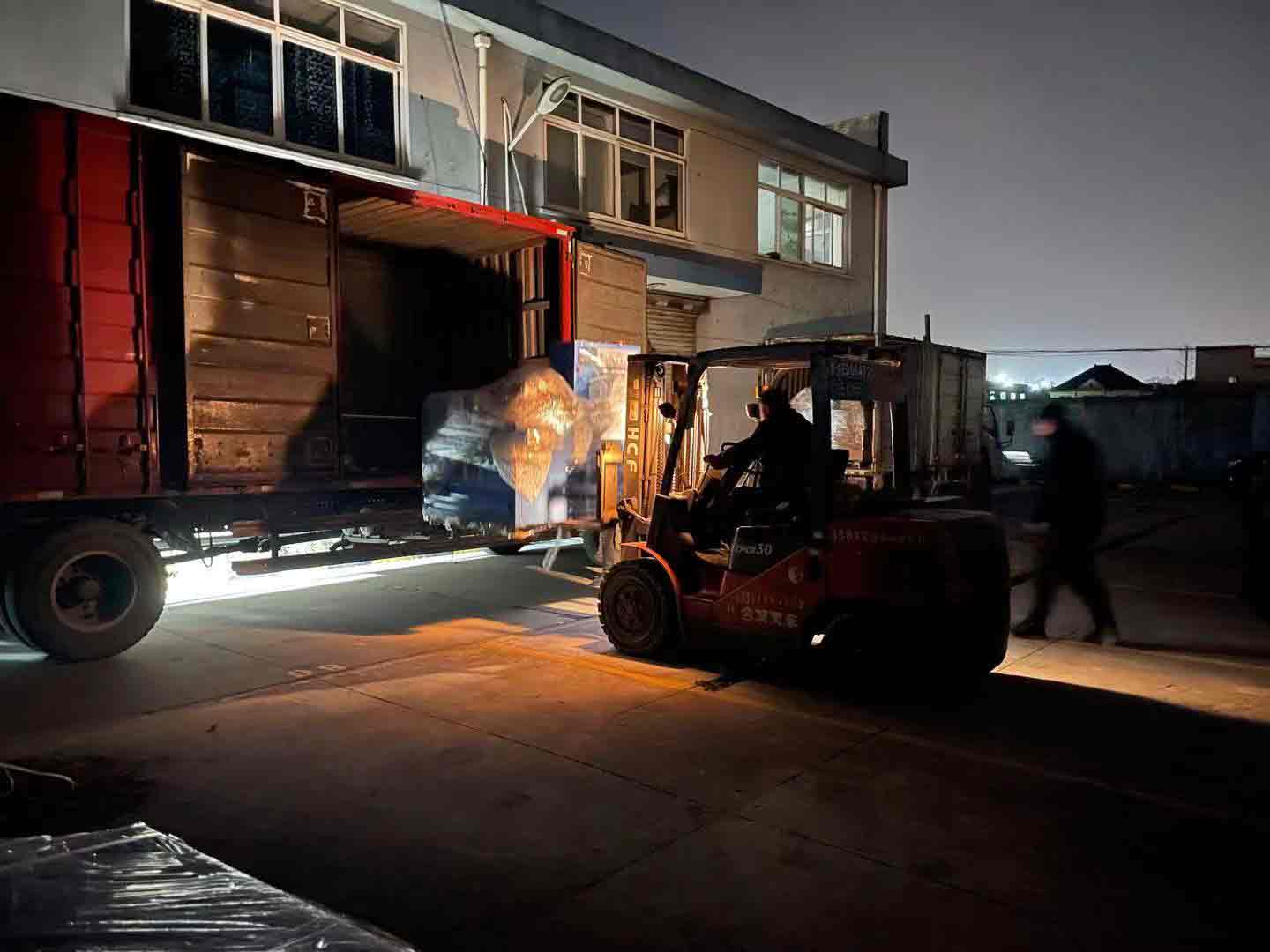 【紹興】鋁型材切割代加工使用的是小型切鋁機(jī)SDY-Q300，立刻找廠家訂購